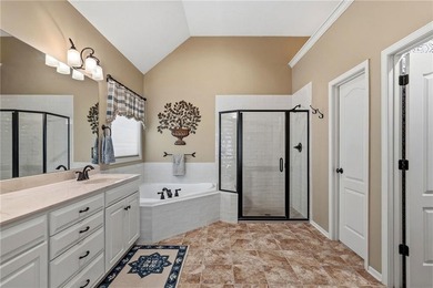 ENJOY EASY LIVING IN THE CREEKMOOR VILLAS! This impeccably - photo 25