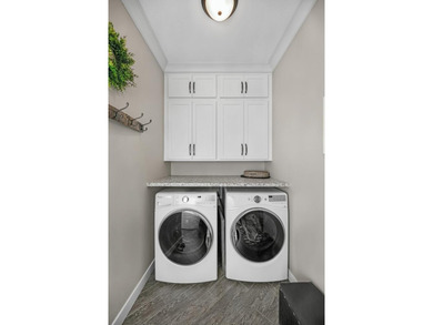 Magnificent 3 BD, 2 BA, 2 half-bath, 3,119-sq-ft, one-owner home - photo 29