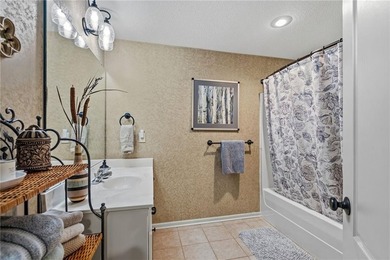 ENJOY EASY LIVING IN THE CREEKMOOR VILLAS! This impeccably - photo 34