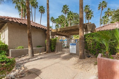 Welcome to this beautifully updated 2-bedroom, 2.5-bath end-unit - photo 36