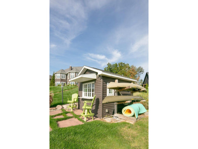 Magnificent 3 BD, 2 BA, 2 half-bath, 3,119-sq-ft, one-owner home - photo 49