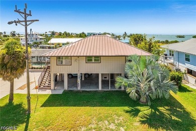 Rare opportunity to own a DIRECT GULF ACCESS waterfront pool - photo 6