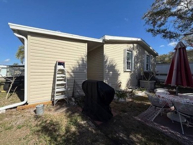 Absolutely stunning newer home built in 2019 has 3 bedrms and 2 - photo 8