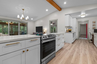 A quiet ranch wrapped in mature trees, soft natural light, and a - photo 4