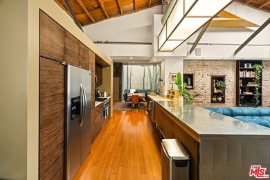 A rare opportunity to own a distinctive piece of Venice history - photo 10