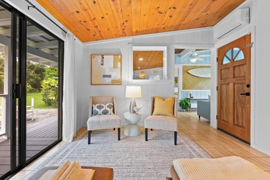 Tropical flexibility meets island charm on this fully fenced - photo 8