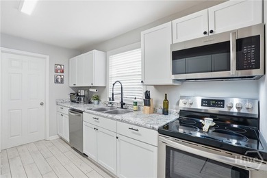 Welcome home to this charming 3 bed/ 1 bath midcentury brick - photo 12