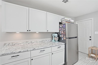 Welcome home to this charming 3 bed/ 1 bath midcentury brick - photo 13