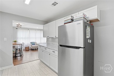 Welcome home to this charming 3 bed/ 1 bath midcentury brick - photo 14