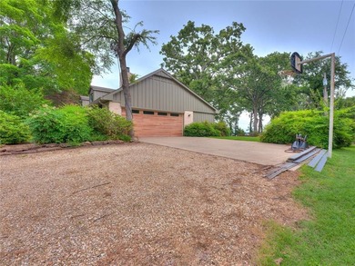 Experience the ultimate lakefront lifestyle at this beautifully - photo 3