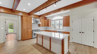 Stunning, TOTALLY UPDATED 3 story home in gated golf course - photo 10
