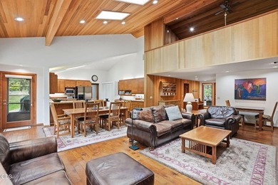 Beautifully maintained and impeccably manicured, this inviting - photo 11