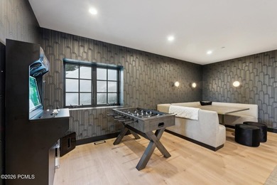 Located in the exclusive Stag Lodge, one of the most sought - photo 15