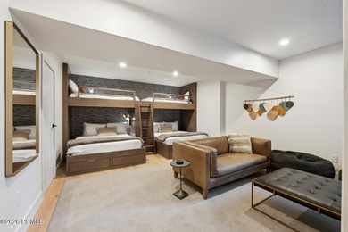 Located in the exclusive Stag Lodge, one of the most sought - photo 23