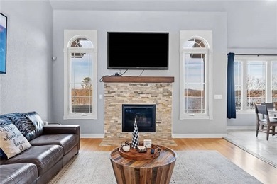 Discover the perfect blend of lakefront living and rental income - photo 3