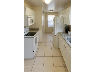 Spacious 2-Bedroom, 2-Bathroom Corner Unit in Forest Hill Villas - photo 10