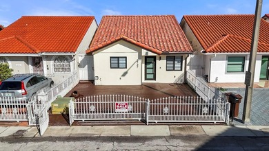 (private lake, pond, creek) Home For Sale in Hialeah Florida