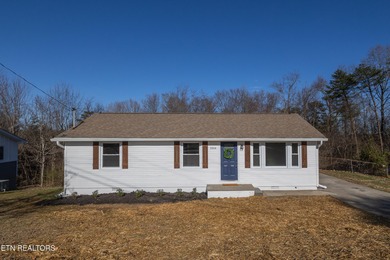 Melton Hill Lake Home For Sale in Knoxville Tennessee