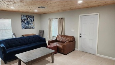 Located in the highly sought-after SoSo area of West Palm Beach - photo 3
