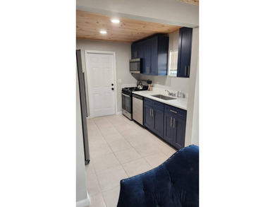 Located in the highly sought-after SoSo area of West Palm Beach - photo 7