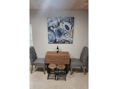 Located in the highly sought-after SoSo area of West Palm Beach - photo 8