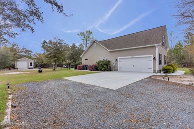 Welcome to your dream home! Located on 1.47 Acres, this stunning - photo 38