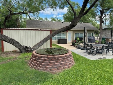 Looking for a relaxing retreat on the lake? Here is your - photo 3
