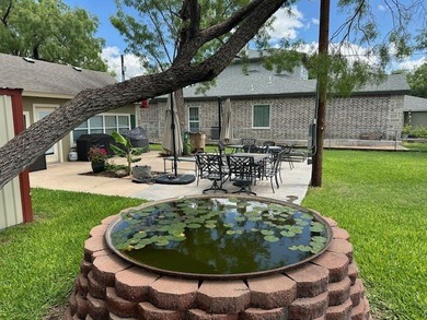 Looking for a relaxing retreat on the lake? Here is your - photo 4