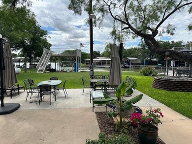 Looking for a relaxing retreat on the lake? Here is your - photo 5
