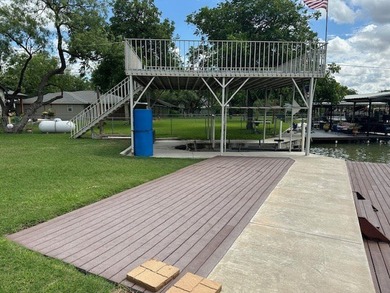 Looking for a relaxing retreat on the lake? Here is your - photo 8