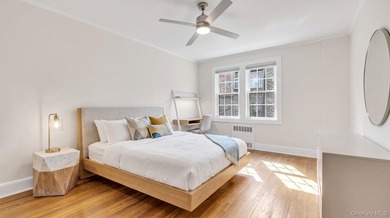 Move right into this beautifully renovated one bedroom, one bath - photo 9