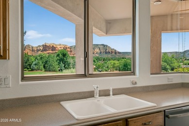 Capturing sweeping views of Sedona's iconic red rocks and mesas - photo 31