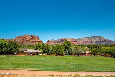 Capturing sweeping views of Sedona's iconic red rocks and mesas - photo 44