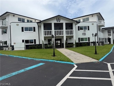 Fantastic opportunity to own a desirable 1st-floor end unit in - photo 1