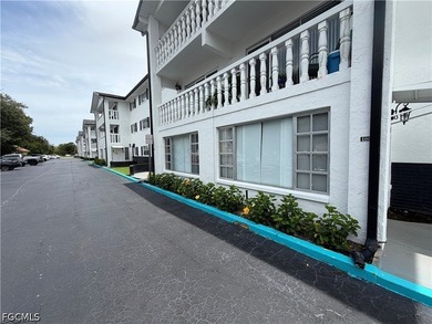 Fantastic opportunity to own a desirable 1st-floor end unit in - photo 3