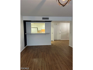 Fantastic opportunity to own a desirable 1st-floor end unit in - photo 9
