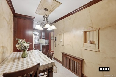SHEEPSHEAD BAY. 1 Family side hall brick 3 bedroom 1 1/2 bath - photo 4