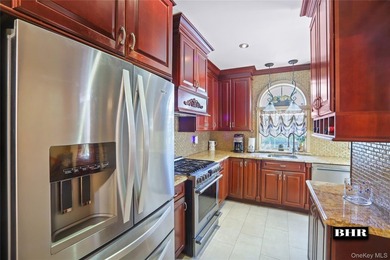 SHEEPSHEAD BAY. 1 Family side hall brick 3 bedroom 1 1/2 bath - photo 5