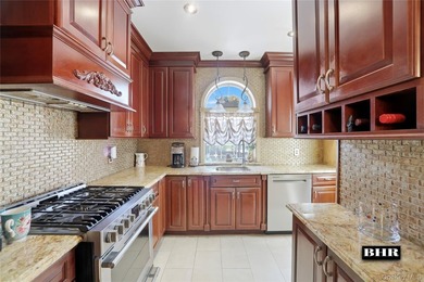 SHEEPSHEAD BAY. 1 Family side hall brick 3 bedroom 1 1/2 bath - photo 7
