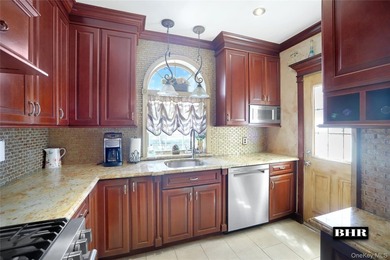 SHEEPSHEAD BAY. 1 Family side hall brick 3 bedroom 1 1/2 bath - photo 8