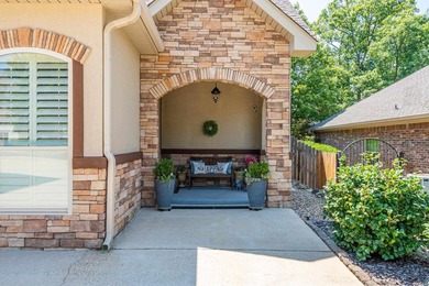 Welcome to easy living in this desirable Forest Lakes - photo 3