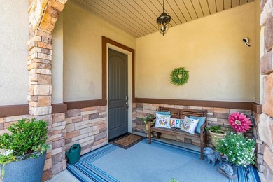 Welcome to easy living in this desirable Forest Lakes - photo 4