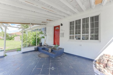 Spacious 3-bedroom, 2-bath home on a rare double lot in Miramar! - photo 5