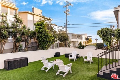 Just two homes in from the sand, this inviting home offers an - photo 5