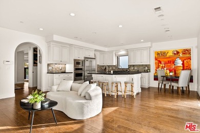 Just two homes in from the sand, this inviting home offers an - photo 6