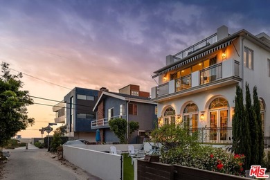 Just two homes in from the sand, this inviting home offers an - photo 7