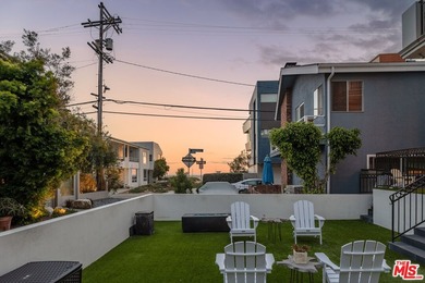 Just two homes in from the sand, this inviting home offers an - photo 8