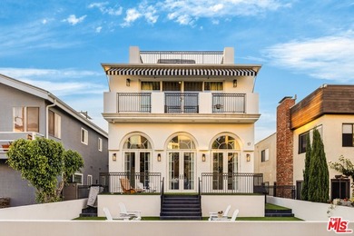 Just two homes in from the sand, this inviting home offers an - photo 9