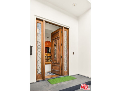 Just two homes in from the sand, this inviting home offers an - photo 10