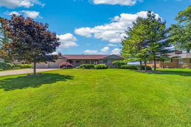 Experience extraordinary waterfront living at 909 Tostenabe Lane - photo 1